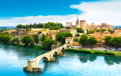 Les avantages de travailler avec un freelance pour créer votre site web à Avignon ⚡